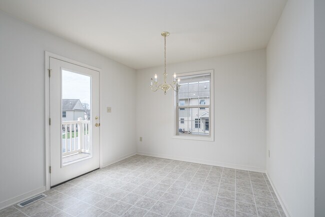 Building Photo - 201 Landing Cir