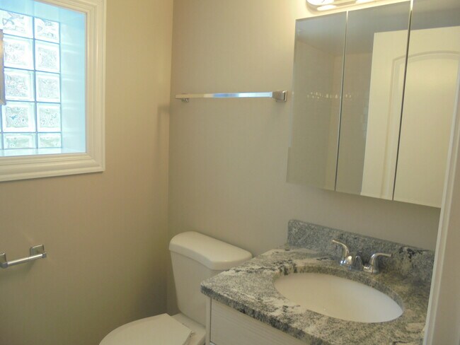 Building Photo - 7609 W 63rd Pl