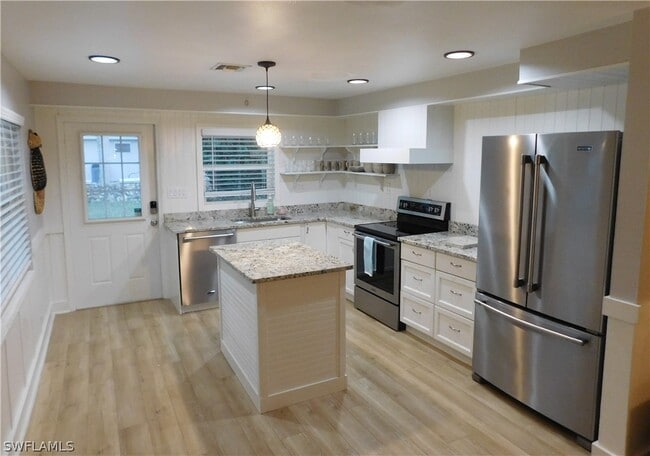 Building Photo - 74 7th St