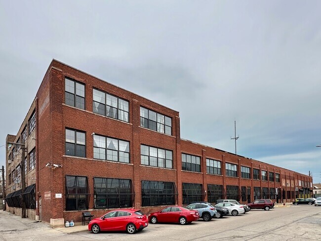Building Photo - 3134 W Carroll Ave