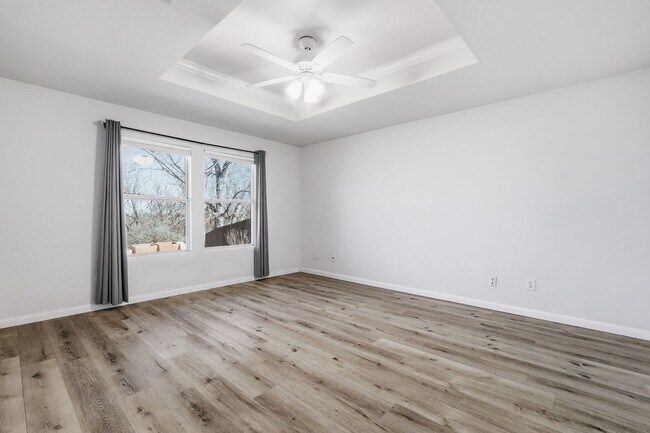 Building Photo - ***MOVE IN SPECIAL ONE WEEK FREE***Sophisticated Living Near Bamberger Nature Trails