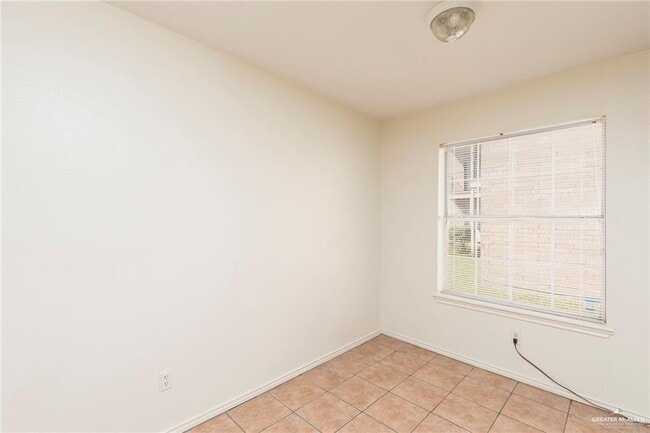 Building Photo - 12 Ulex Ave