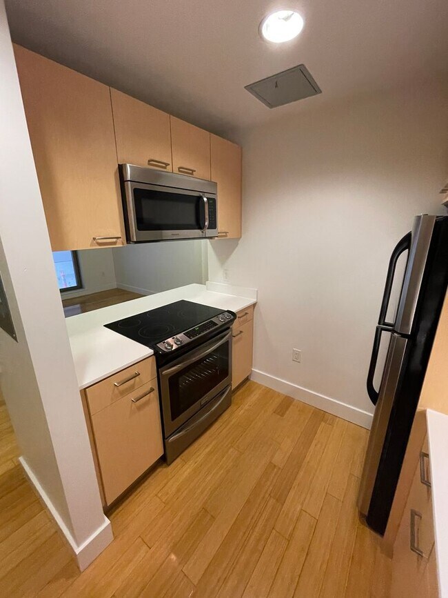 Building Photo - 1081 Boylston St