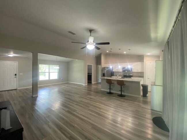 Building Photo - Charming 3-Bedroom Home on Nearly 1 Acre –...