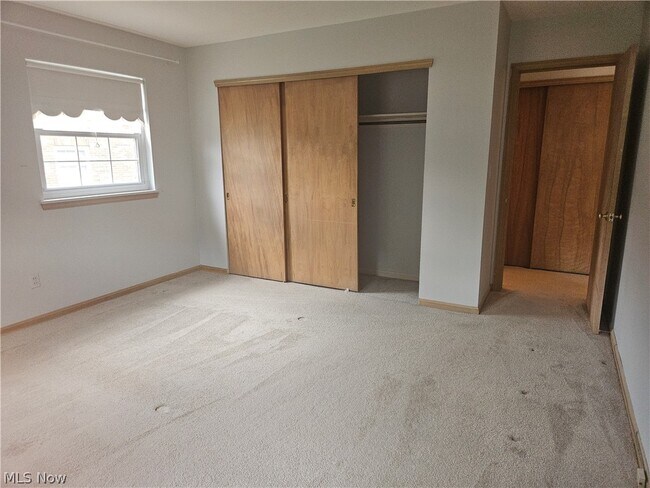 Building Photo - 7010 Carriage Hill Dr