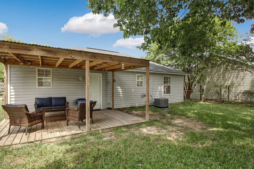 Building Photo - 116 Laurelwood Dr