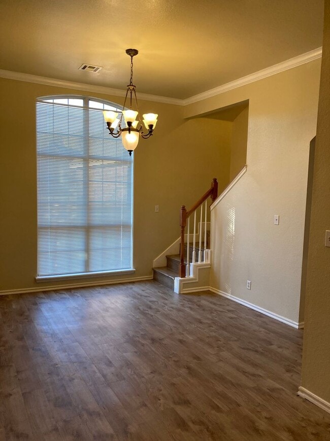 Building Photo - Spacious 3BDRM Home in Blackberry Ridge, V...