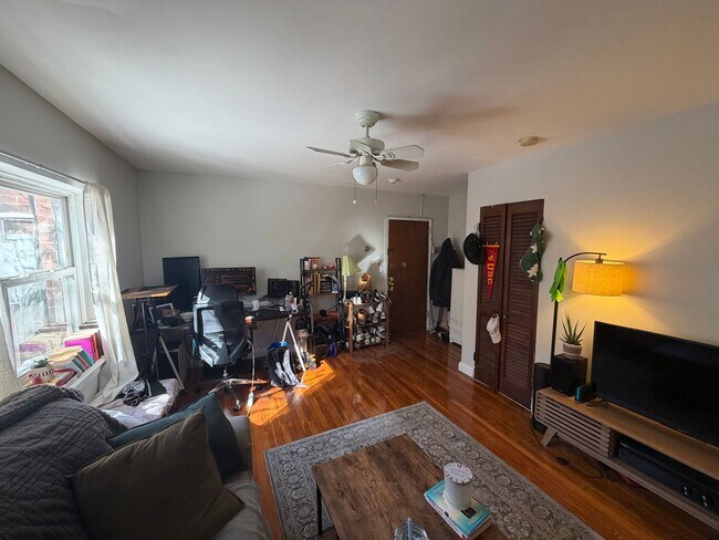 Building Photo - 61 Selkirk Rd