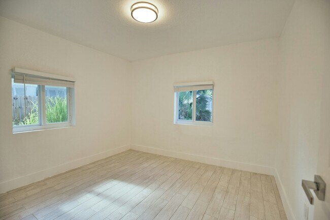 Building Photo - 1019 41st St