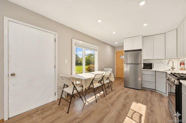 Building Photo - 28 Edward Ave