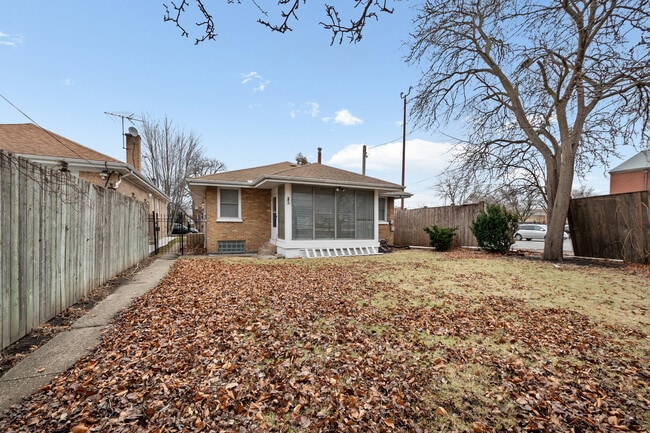 Building Photo - 5840 N Kimball Ave