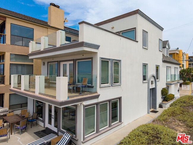 Building Photo - 6419 Ocean Front Walk