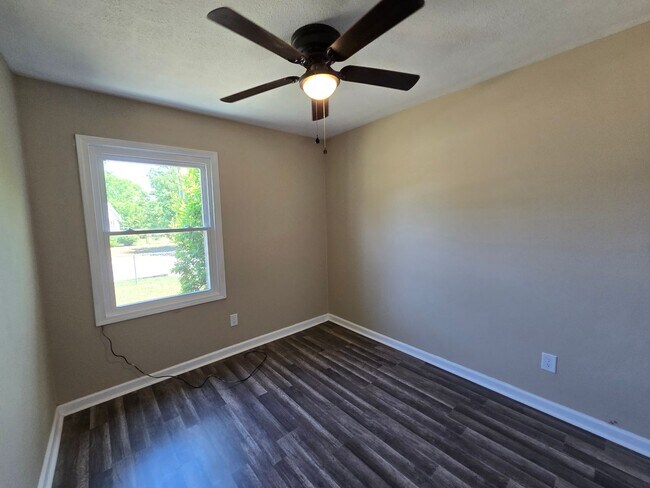 Building Photo - 5523 Livingston Dr