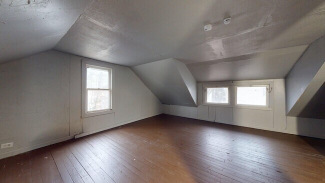 Building Photo - 3865 W 16th St