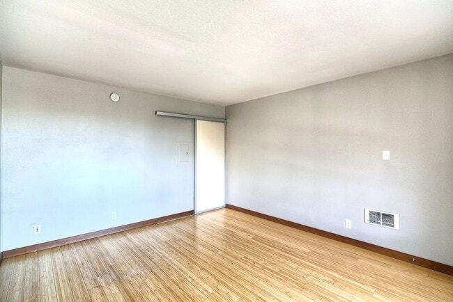 Building Photo - Location, Location, Location! - Modern one bedroom near Alki Point Lighthouse