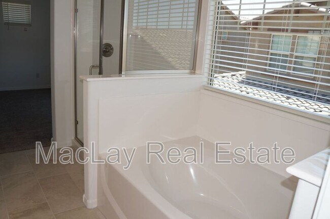 Building Photo - 3809 N 100th Dr