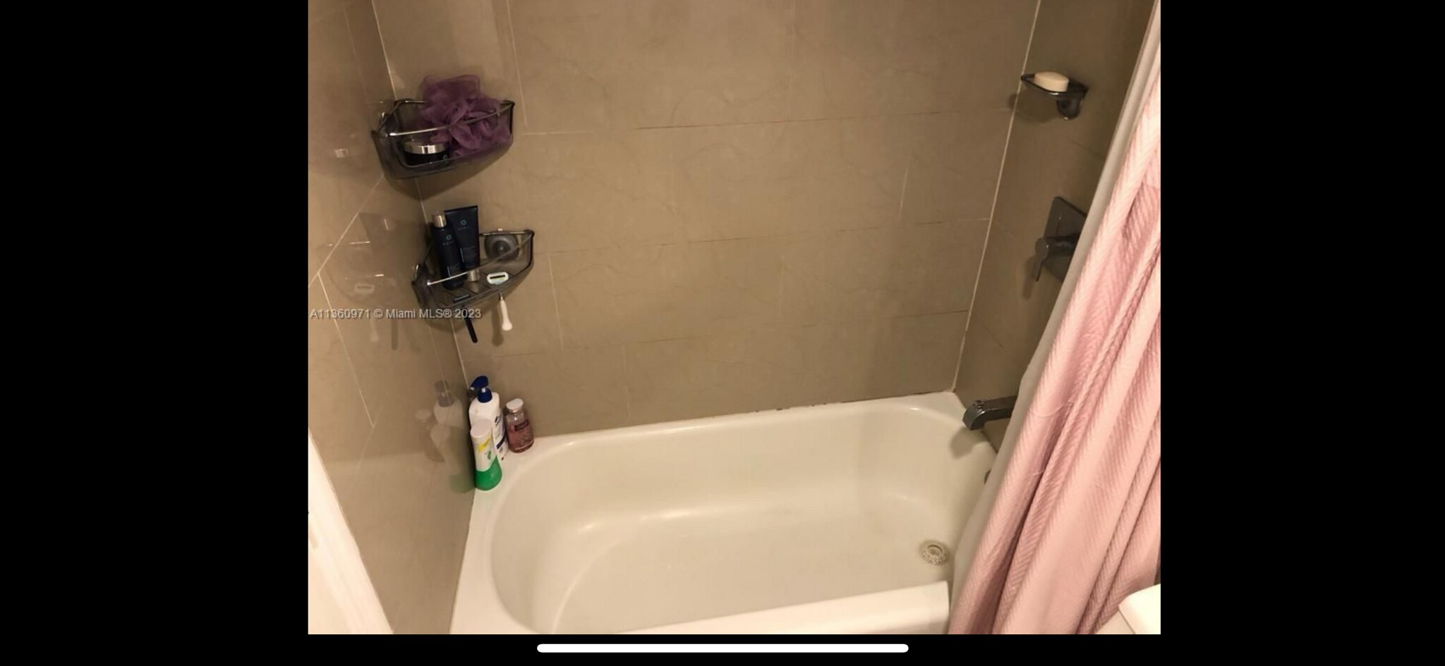 Building Photo - 606 W 81st St