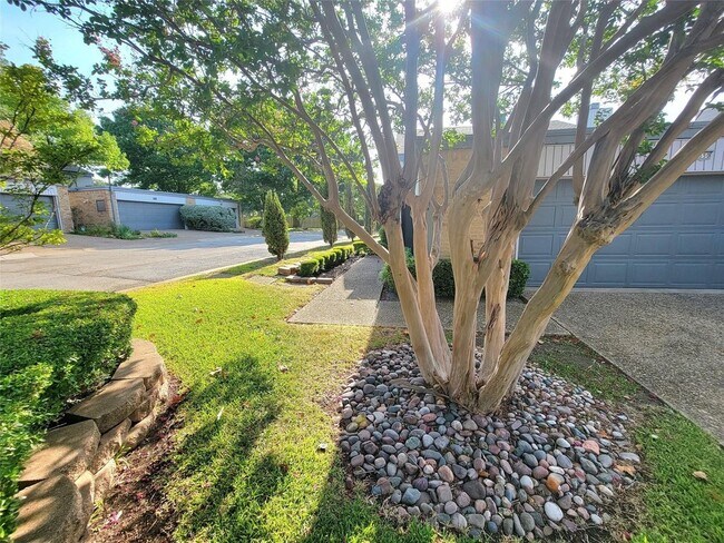Building Photo - 6350 Elder Grove Dr