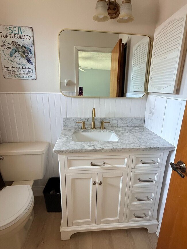 Building Photo - Beautifully Remodeled Lake Front Solar home. Call Sheila Campbell 407-687-7900