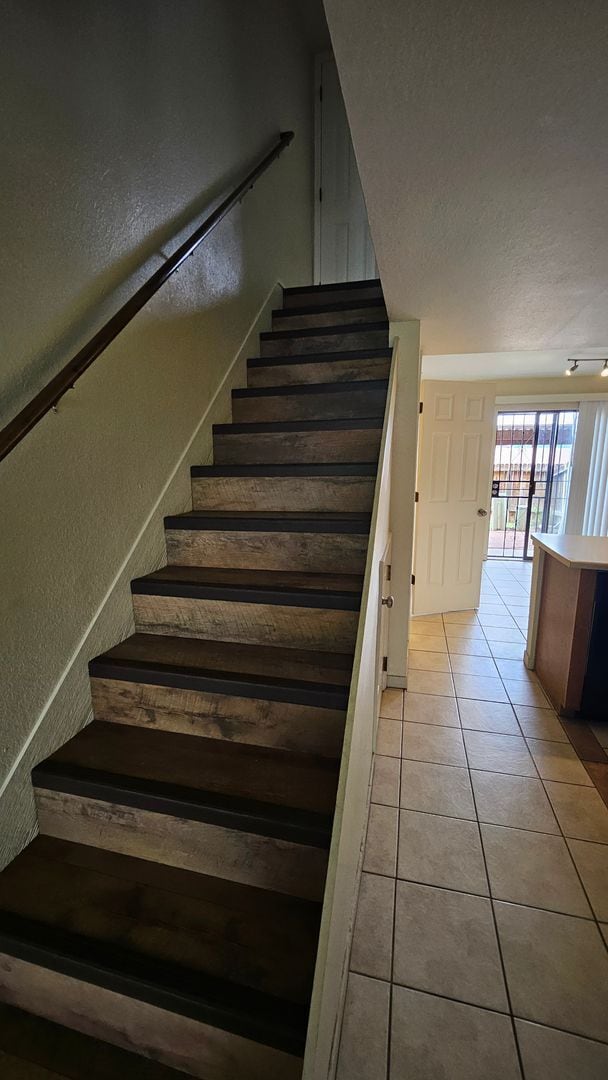 Building Photo - Cute condo for rent, 2 bedrooms, 2.5 bath