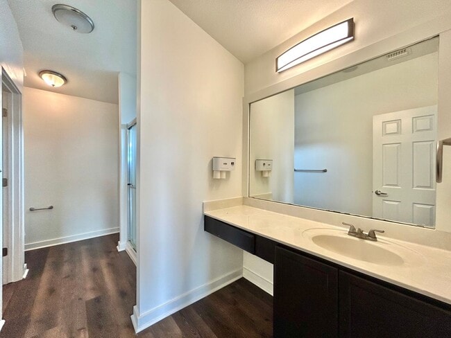 Building Photo - Gorgeous 3 Bed 2.5 Bath Single Family Home