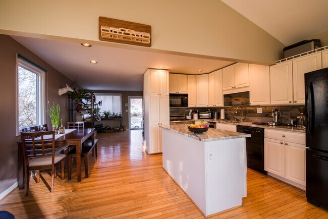 Building Photo - Immaculate 3 Bedroom SFH in Owings Mills!