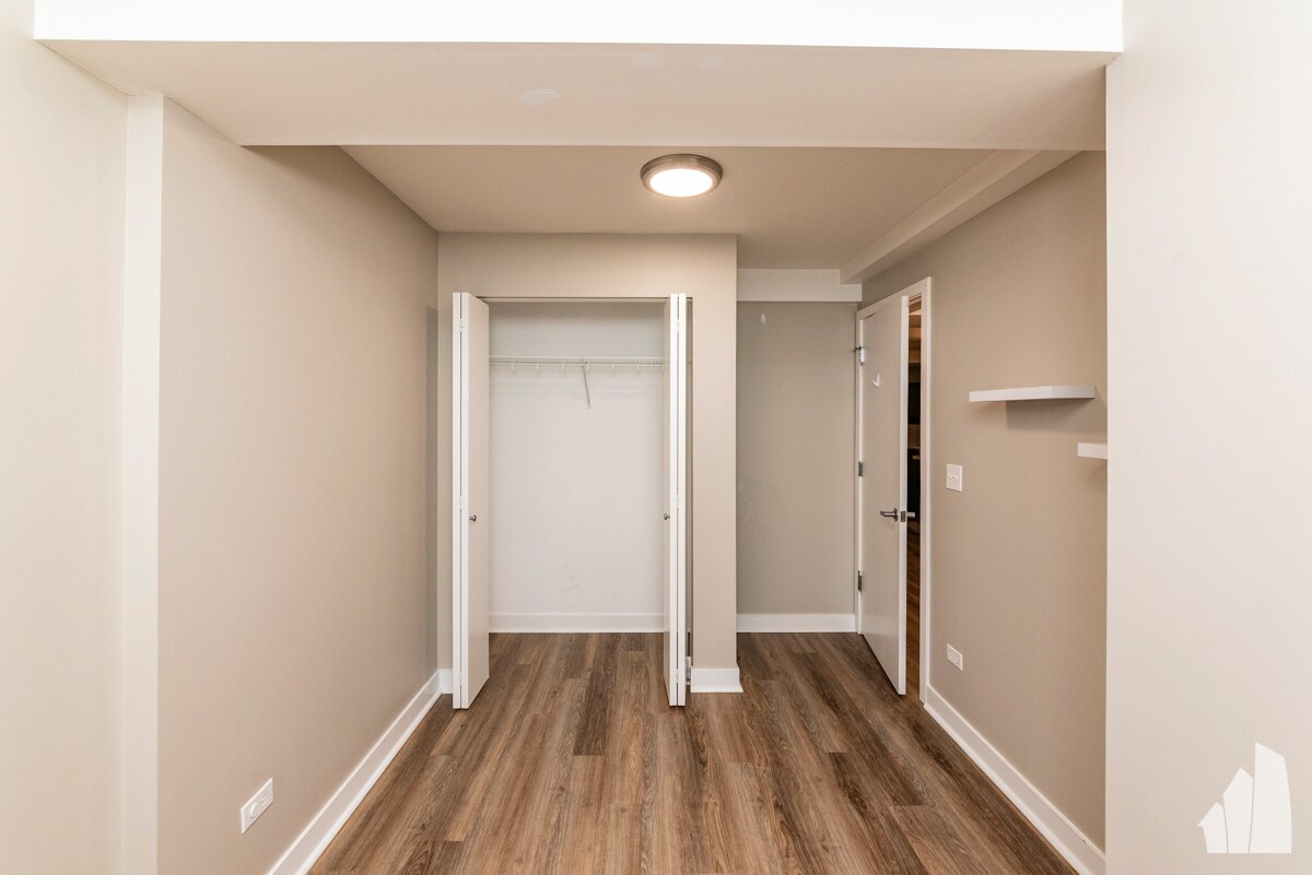 Building Photo - 1912 N Lincoln Ave