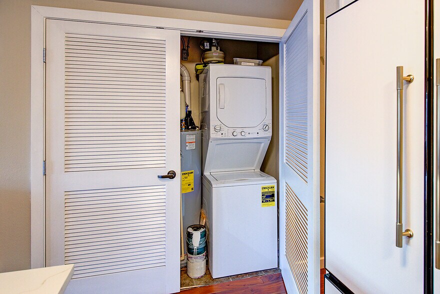 Building Photo - 1441 Central St