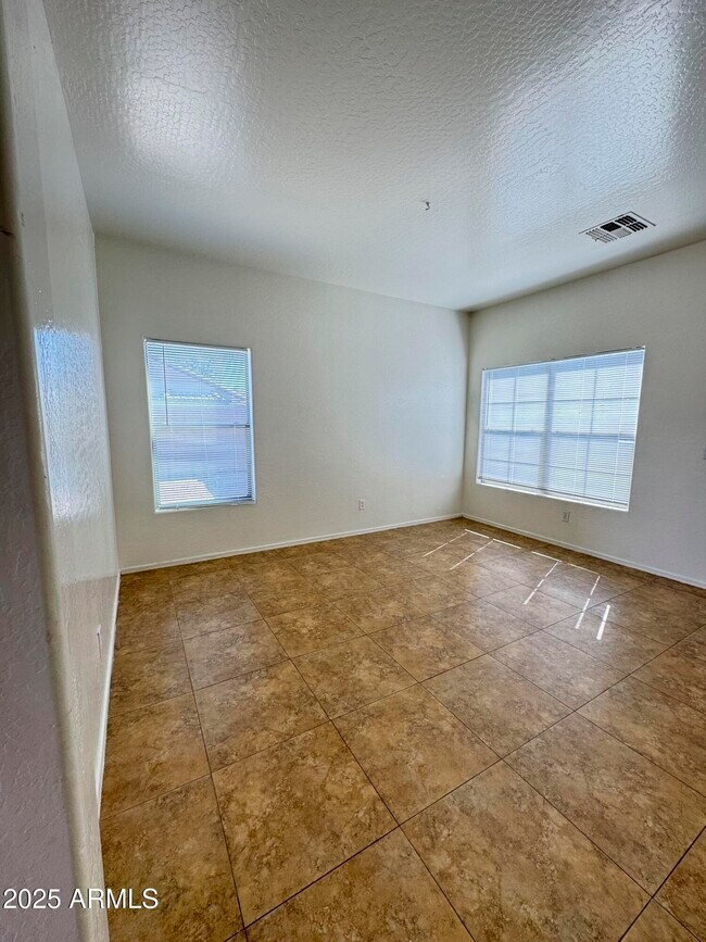 Building Photo - 33433 N Madison Way Dr