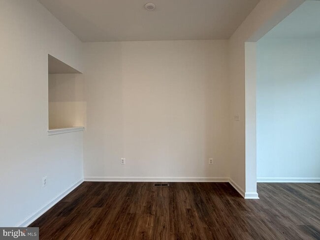 Building Photo - 453 Husky Trl