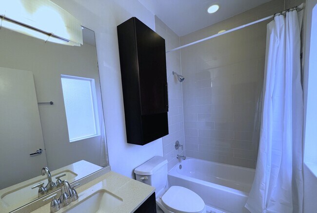 Building Photo - 1524 Blodgett St