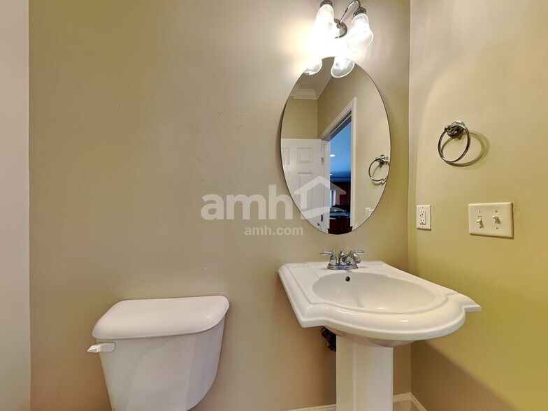 Building Photo - 132 Pine View Xing