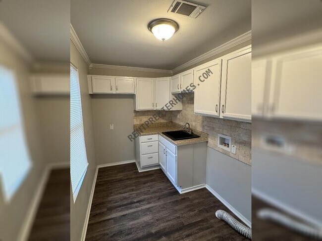 Building Photo - 2111 Pattywood Dr