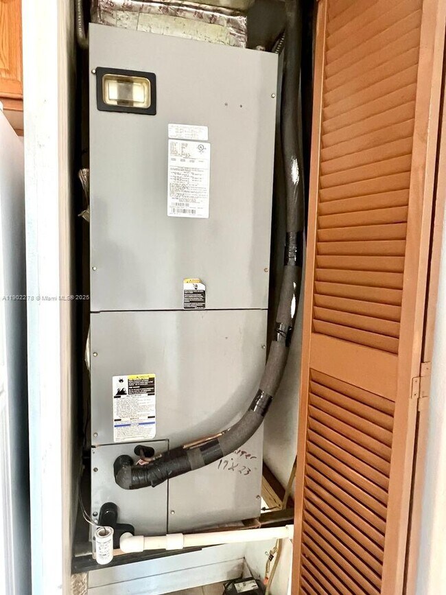 Building Photo - 1412 SW 41st Ave