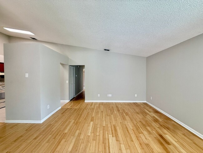 Building Photo - Cute 3/2 Townhome in Winter Park - close t...