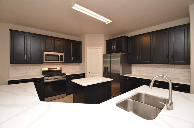 Building Photo - 2707 Roaring Oaks Ln
