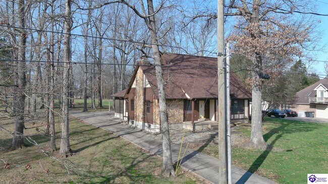 Building Photo - 697 St Andrews Rd