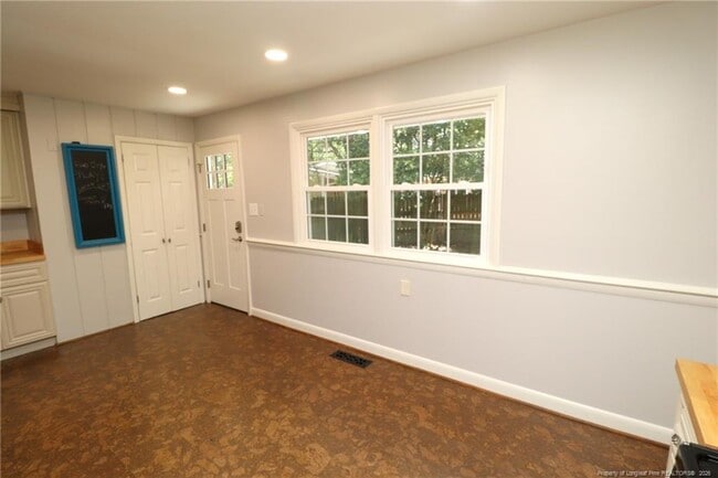 Building Photo - 1009 Dogwood Ln