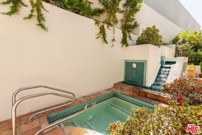 Building Photo - 15500 W Sunset Blvd