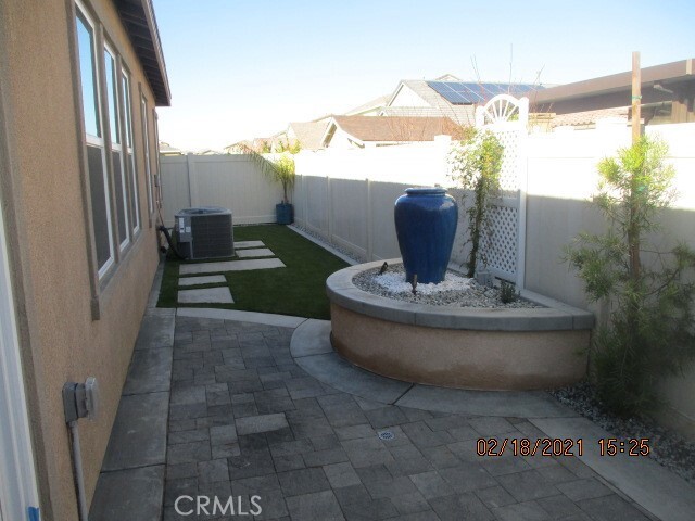 Building Photo - 34578 Running Canyon Dr