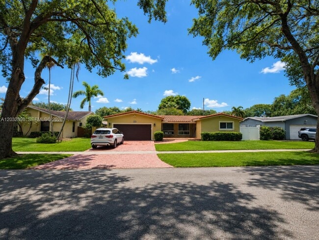 Building Photo - 8907 SW 49th Ct