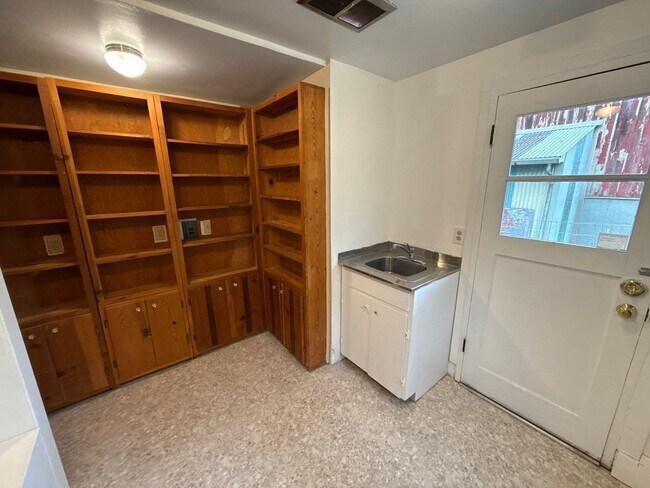 Building Photo - 1947 Marion St SE