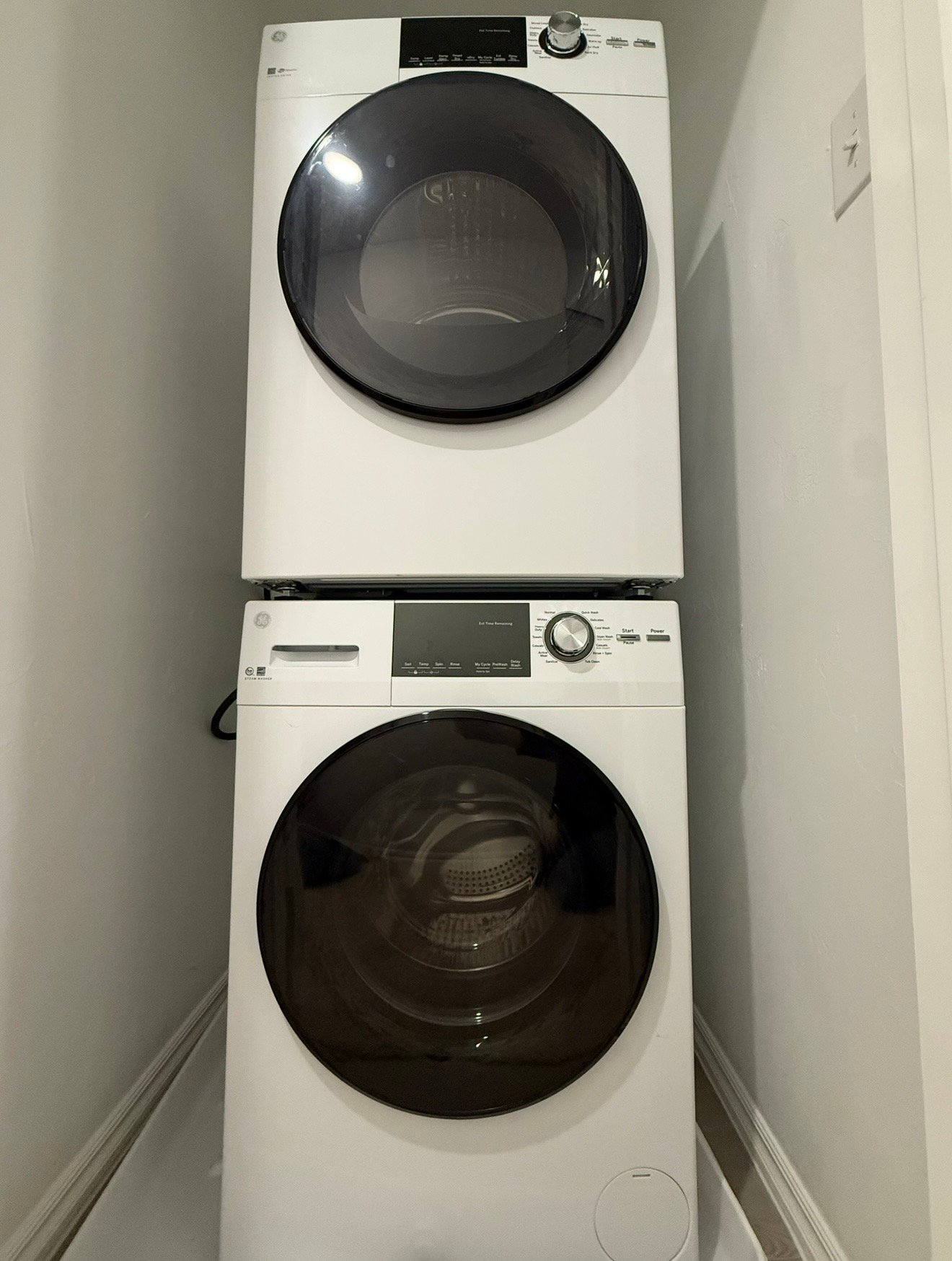 Building Photo - 14908 Parkway Center Ave