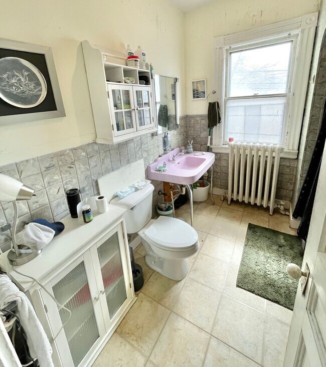 Building Photo - 3 Bedroom Apartment Superior Location South End of Burlington VT Available between 6/5-6/15