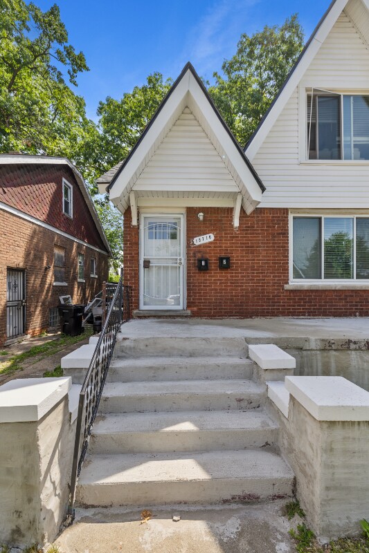Primary Photo - 15716 Cherrylawn St