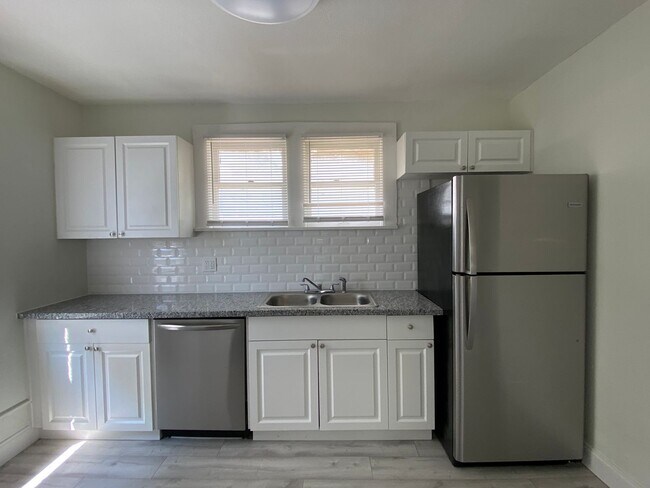 Building Photo - 18th Ave S Triplex