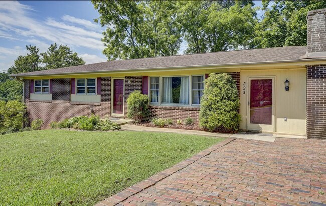 Primary Photo - 223 Sequoyah Dr
