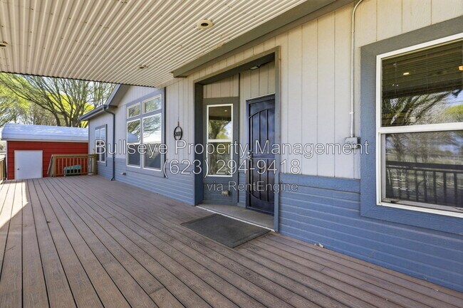 Building Photo - 313-East 1/2 E 1/2 St N