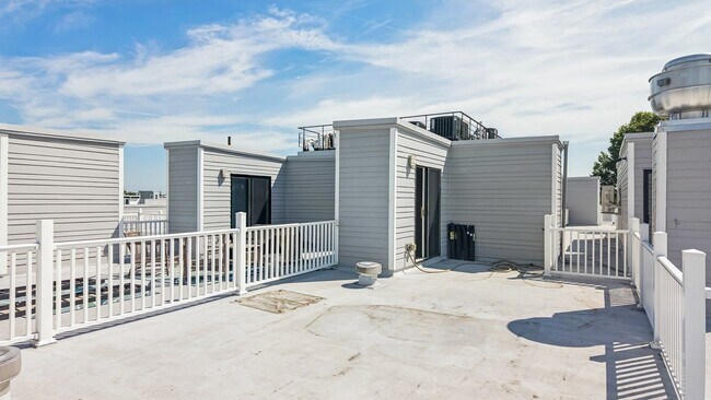 Building Photo - Luxury Fishtown Apartment With Parking!