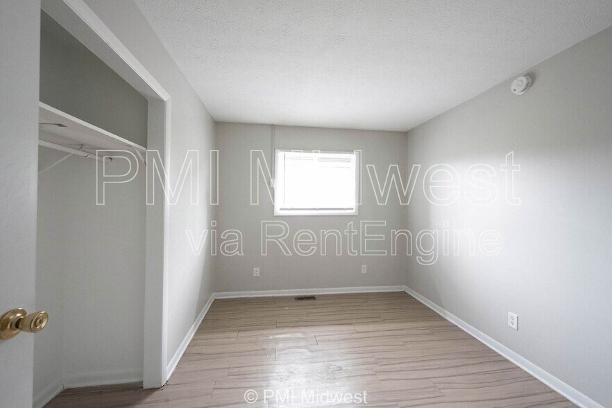 Building Photo - 2248 N Leland Ave